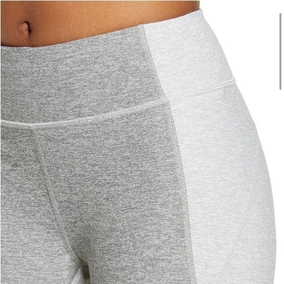 Outdoor Voices Two-Tone Warmup Crop Leggings Medium Grey White Gym Yoga - Picture 2 of 5